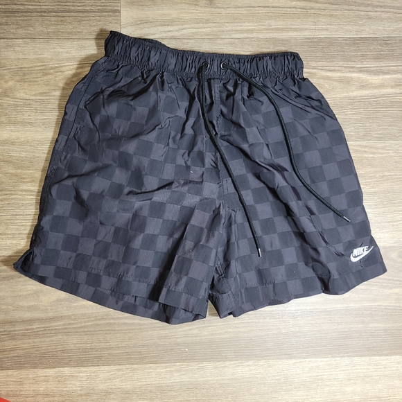 NikeMen's Club Flow Checker Logo Shorts - Picture 2 of 5